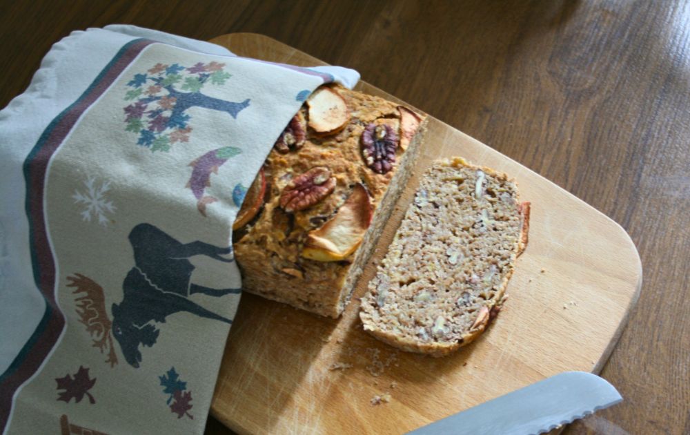 Apfelbrot anschneiden wie ein gewöhnliches Brot