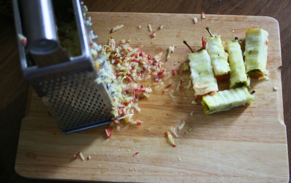 am Stück geriebene Äpfel