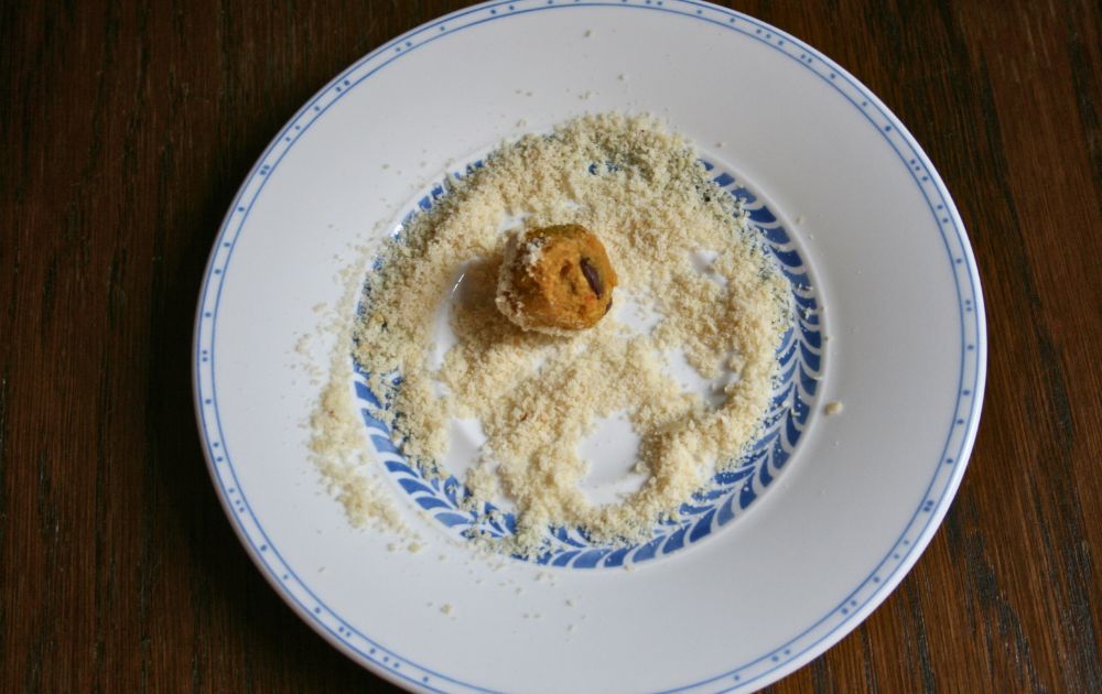 zuckerfreie-pumpkin-pie-energy-balls-gerollt-in-Mandeln